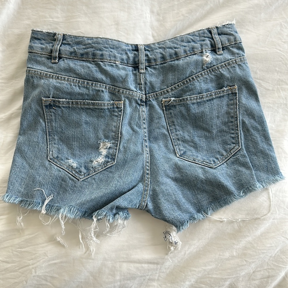 H&M Distressed Denim Shorts - Picture 3 of 4